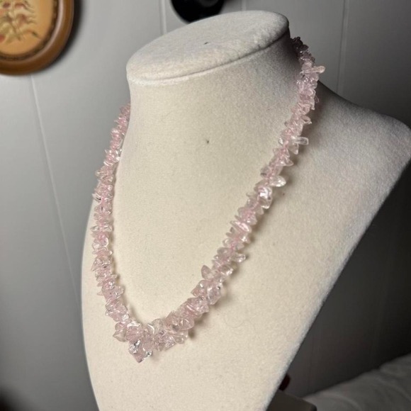 Vintage Rose Quartz Chip Necklace Pink Crystal Stone Barrel Clasp Boho Jewelry - Picture 4 of 8